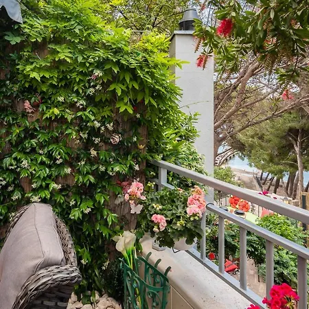 Apartment Beachfront Romilda *