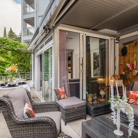 Beachfront Romilda Apartment *