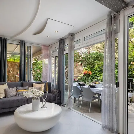 Beachfront Romilda Apartment *