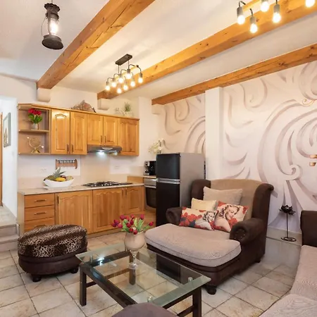 Beachfront Romilda Apartment