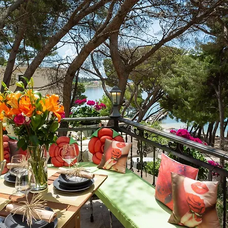 Beachfront Romilda Lejlighed *